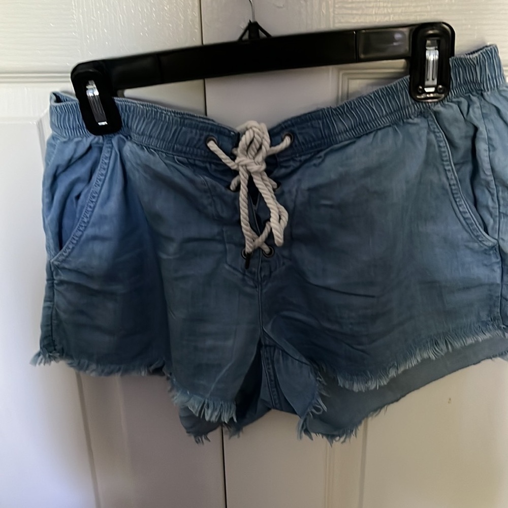 Aerie short